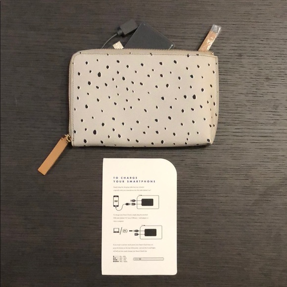 Banana Republic Handbags - NWOT Banana Republic Phone Charging Clutch/ Wallet